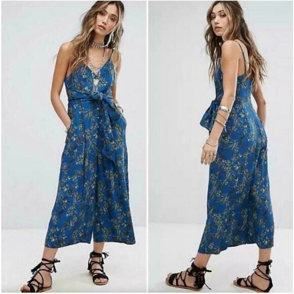 Free People Jumpsuit Womens 12 Blue Floral Hot Tropics Crop Wide Leg Bohemian - Picture 1 of 14